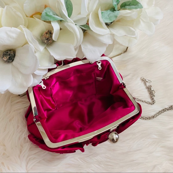 Satin rosette purse - Picture 4 of 8